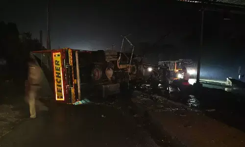 ಸುರತ್ಕಲ್: ಟೋಲ್ ಗೇಟ್ ಅವಶೇಷಕ್ಕೆ ಲಾರಿ ಢಿಕ್ಕಿ; ಚಾಲಕನಿಗೆ ಗಾಯ