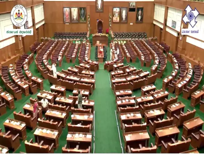 ಬೆಳಗಾವಿ ಅಧಿವೇಶನ | ಸಚಿವ ಝಮೀರ್ ವಜಾಕ್ಕೆ ಮುಂದುವರಿದ ವಿಪಕ್ಷ ಪಟ್ಟು: ಸದನದ ಬಾವಿಗಿಳಿದು ಧರಣಿ