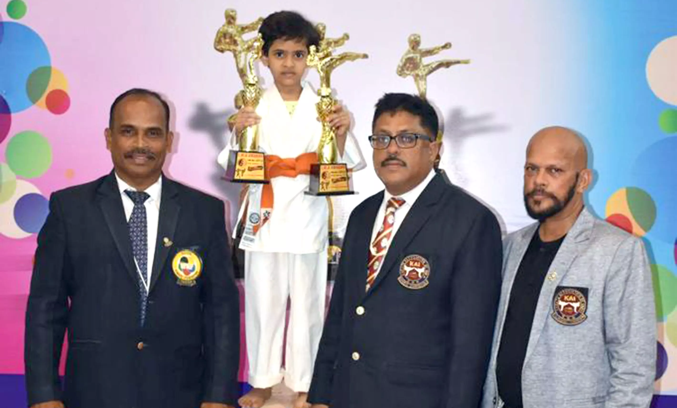 ಕರಾಟೆಯಲ್ಲಿ ಸಾಧನೆ ಮಾಡಿದ ಹತ್ತರ ಬಾಲೆ