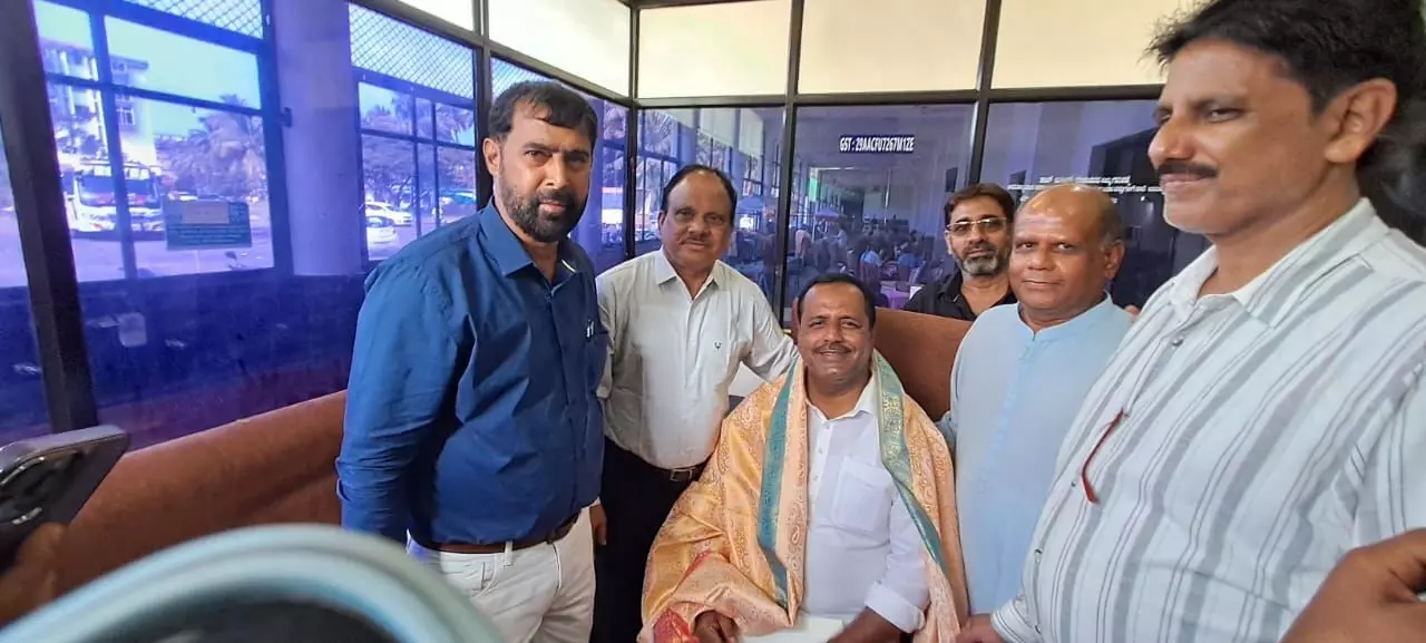 ಸ್ಪೀಕರ್ ಯು .ಟಿ . ಖಾದರ್ ರನ್ನು ಭೇಟಿಯಾದ ಬ್ಯಾರೀಸ್ ವೆಲ್ಫೇರ್ ಫೋರಂ ಅಬುಧಾಬಿ ನಿಯೋಗ