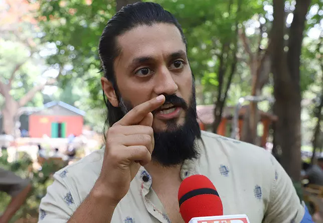 ಗಾಂಧಿವಾದವನ್ನು ಕಿತ್ತೊಗೆಯಬೇಕು ಎಂದ ನಟ ಚೇತನ್ ಅಹಿಂಸಾ ಗಾಂಧಿವಾದವನ್ನು ಕಿತ್ತೊಗೆಯಬೇಕು ಎಂದ ನಟ ಚೇತನ್ ಅಹಿಂಸಾ