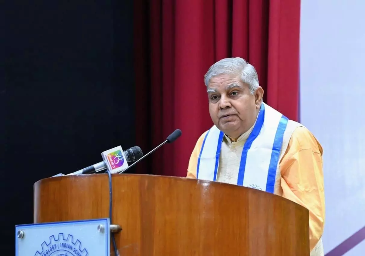 ಐಐಟಿ ವಿದ್ಯಾರ್ಥಿಗಳಿಗೆ ನೋಟು ಎಣಿಸುವ ಯಂತ್ರ ತಯಾರಿಸಲು ಹೇಳಿದ ಉಪರಾಷ್ಟ್ರಪತಿ! ಐಐಟಿ ವಿದ್ಯಾರ್ಥಿಗಳಿಗೆ ನೋಟು ಎಣಿಸುವ ಯಂತ್ರ ತಯಾರಿಸಲು ಹೇಳಿದ ಉಪರಾಷ್ಟ್ರಪತಿ!