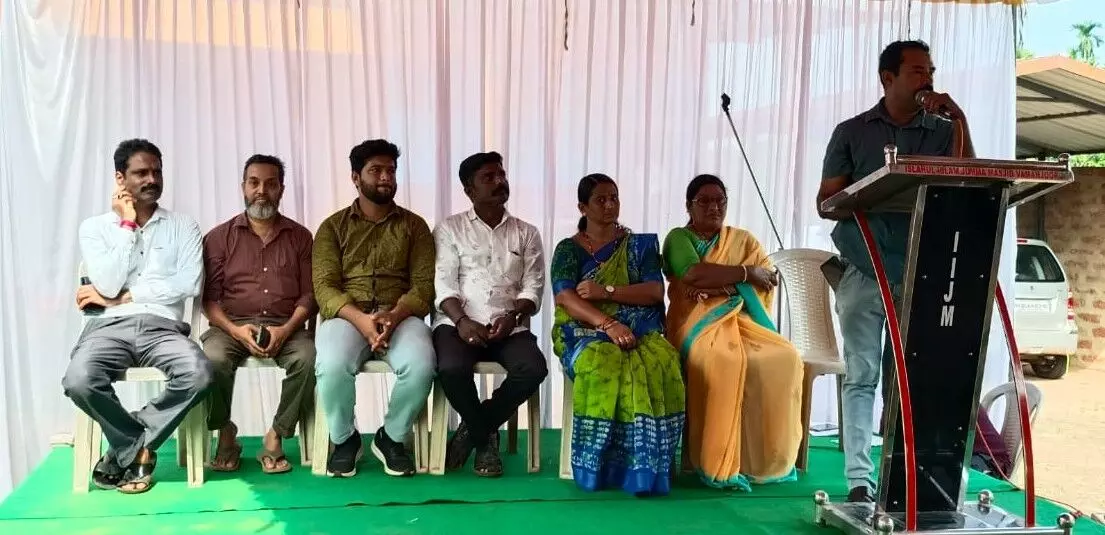 ವಾಮಂಜೂರು: ವೈಟ್ ಗ್ರೋ ಅಣಬೆ ತಯಾರಿಕಾ ಘಟಕ ವಿರುದ್ಧ ಪ್ರತಿಭಟನೆ ವಾಮಂಜೂರು: ವೈಟ್ ಗ್ರೋ ಅಣಬೆ ತಯಾರಿಕಾ ಘಟಕ ವಿರುದ್ಧ ಪ್ರತಿಭಟನೆ