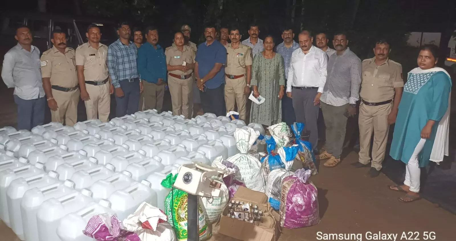 ಮಂಗಳೂರು: ಅಕ್ರಮ ಸಾರಾಯಿ ಘಟಕಕ್ಕೆ ಅಬಕಾರಿ ಇಲಾಖೆ ಅಧಿಕಾರಿಗಳು ದಾಳಿ ಮಂಗಳೂರು: ಅಕ್ರಮ ಸಾರಾಯಿ ಘಟಕಕ್ಕೆ ಅಬಕಾರಿ ಇಲಾಖೆ ಅಧಿಕಾರಿಗಳು ದಾಳಿ