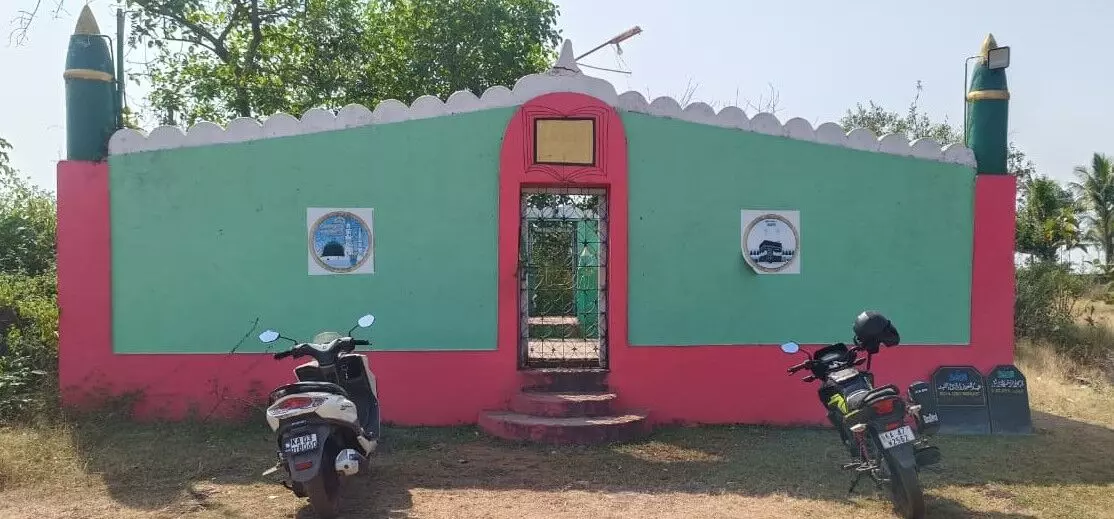 ಕುಮಟಾದ ಮಿರ್ಜಾನ್ ಖಬರ್ಸ್ತಾನ ಭೂಮಿ; ಸಂಘಪರಿವಾರದಿಂದ ಅನಗತ್ಯ ವಿವಾದ: ಜಮಾಅತುಲ್ ಮುಸ್ಲಿಮೀನ್ ಆರೋಪ ಕುಮಟಾದ ಮಿರ್ಜಾನ್ ಖಬರ್ಸ್ತಾನ ಭೂಮಿ; ಸಂಘಪರಿವಾರದಿಂದ ಅನಗತ್ಯ ವಿವಾದ: ಜಮಾಅತುಲ್ ಮುಸ್ಲಿಮೀನ್ ಆರೋಪ