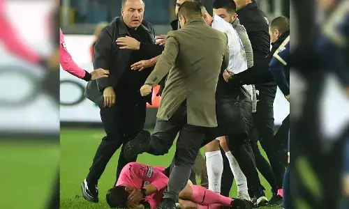 ಟರ್ಕಿ: ಮೈದಾನದಲ್ಲಿ ರೆಫರಿಗೆ ಕ್ಲಬ್ ಅಧ್ಯಕ್ಷ, ಸಂಗಡಿಗರಿಂದ ಹಲ್ಲೆ