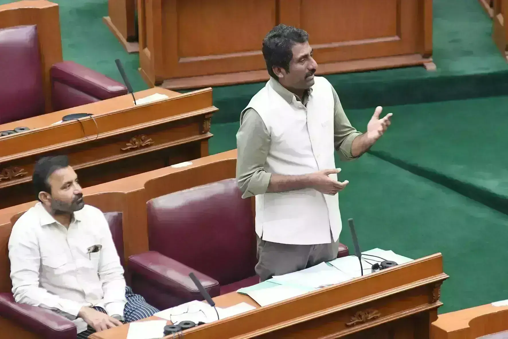 ಬೀದಿ ನಾಯಿಗಳ ಸಮೀಕ್ಷೆ ನಡೆಸಿ ರೋಗನಿರೋಧಕ ಲಸಿಕೆ ನೀಡಲು ಕ್ರಮ : ಸಚಿವ ರಹೀಂ ಖಾನ್