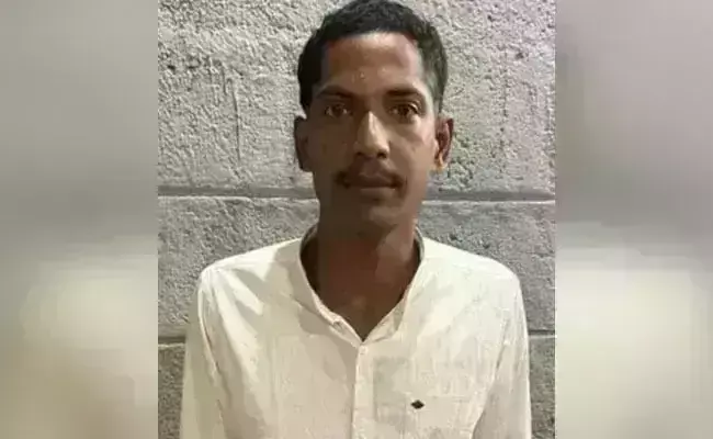 ರಾಜಭವನಕ್ಕೆ ಬಾಂಬ್ ಬೆದರಿಕೆ: ಪೊಲೀಸರ ಕ್ರಿಯಾಶೀಲತೆ ತಿಳಿಯಲು ಹುಸಿ ಕರೆ ಮಾಡಿದ್ದಾಗಿ ಒಪ್ಪಿಕೊಂಡ ಆರೋಪಿ ರಾಜಭವನಕ್ಕೆ ಬಾಂಬ್ ಬೆದರಿಕೆ: ಪೊಲೀಸರ ಕ್ರಿಯಾಶೀಲತೆ ತಿಳಿಯಲು ಹುಸಿ ಕರೆ ಮಾಡಿದ್ದಾಗಿ ಒಪ್ಪಿಕೊಂಡ ಆರೋಪಿ