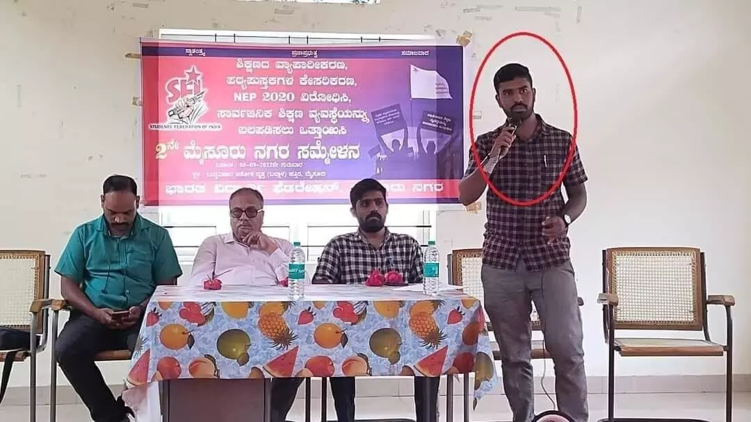 SFI ಜಿಲ್ಲಾಧ್ಯಕ್ಷ ವಿಜಯ್ ಫೋಟೋ ಹಾಕಿ ಈತನೇ ಮನೋರಂಜನ್ ಎನ್ನುತ್ತಿರುವ ಬಿಜೆಪಿ ಖಾತೆಗಳು! SFI ಜಿಲ್ಲಾಧ್ಯಕ್ಷ ವಿಜಯ್ ಫೋಟೋ ಹಾಕಿ ಈತನೇ ಮನೋರಂಜನ್ ಎನ್ನುತ್ತಿರುವ ಬಿಜೆಪಿ ಖಾತೆಗಳು!