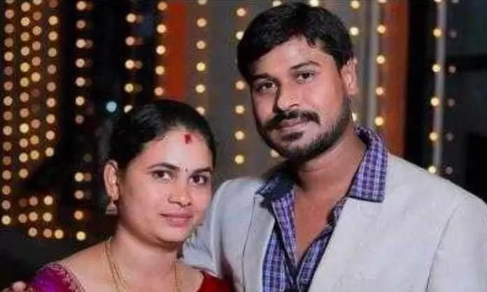 ಚಿಕ್ಕಮಗಳೂರು| ರಾಗಿ ಮುದ್ದೆಯಲ್ಲಿ ಸೈನೆಡ್ ಬೆರೆಸಿ ಪತ್ನಿ ಕೊಲೆ; ಪೊಲೀಸರ ಮುಂದೆ ತಪ್ಪೊಪ್ಪಿಕೊಂಡ ಪತಿ ಚಿಕ್ಕಮಗಳೂರು| ರಾಗಿ ಮುದ್ದೆಯಲ್ಲಿ ಸೈನೆಡ್ ಬೆರೆಸಿ ಪತ್ನಿ ಕೊಲೆ; ಪೊಲೀಸರ ಮುಂದೆ ತಪ್ಪೊಪ್ಪಿಕೊಂಡ ಪತಿ