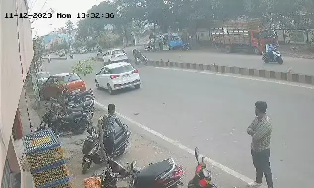 ಚಿಕ್ಕಮಗಳೂರು: ಓವರ್ ಟೇಕ್ ಮಾಡುವ ಭರದಲ್ಲಿ ದ್ವಿಚಕ್ರ ವಾಹನಕ್ಕೆ ಢಿಕ್ಕಿ ಹೊಡೆದು ಪರಾರಿಯಾದ ಕಾರು