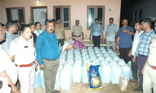 ತಲಪಾಡಿ: ಅಂತಾರಾಜ್ಯ ಅಕ್ರಮ ಸಾರಾಯಿ ದಂಧೆ ಬಯಲಿಗೆ: ಮೂವರು ವಶಕ್ಕೆ, ಓರ್ವ ಪರಾರಿ