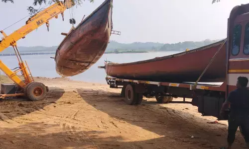 ಪಾವೂರು | ಅಕ್ರಮ ಮರಳುಗಾರಿಕೆ: ನಾಲ್ಕು ದೋಣಿಗಳು ವಶಕ್ಕೆ