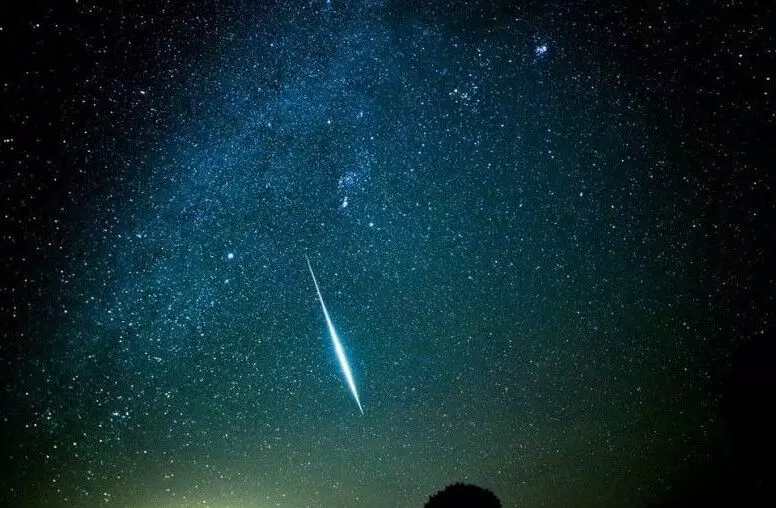 ಉಡುಪಿ: ರಾತ್ರಿಯ ಶುಭ್ರಾಕಾಶದಲ್ಲಿ ಉಲ್ಕೆಗಳ ವರ್ಷಧಾರೆ ಉಡುಪಿ: ರಾತ್ರಿಯ ಶುಭ್ರಾಕಾಶದಲ್ಲಿ ಉಲ್ಕೆಗಳ ವರ್ಷಧಾರೆ