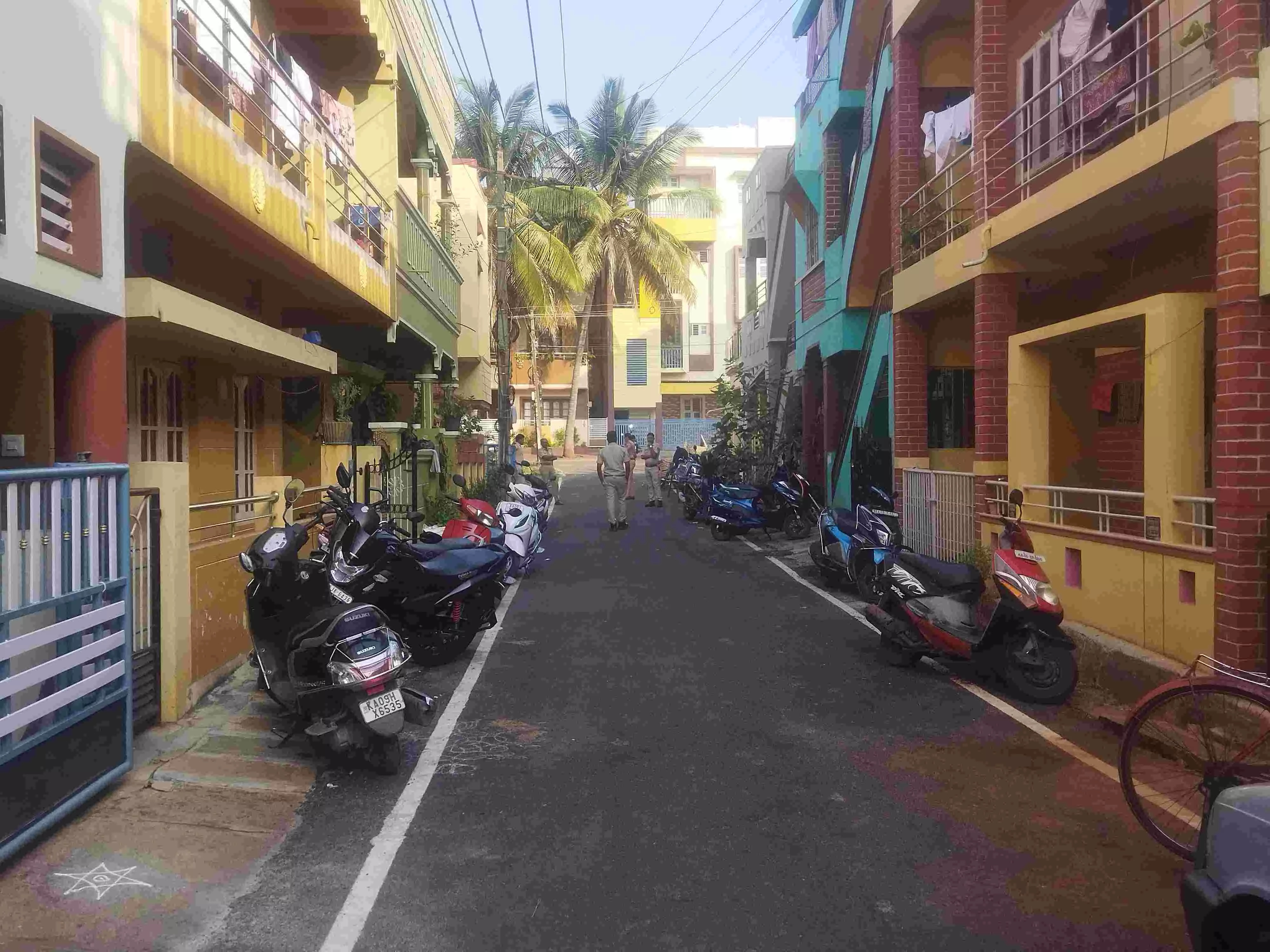 ಸಂಸತ್ ಭದ್ರತಾ ವೈಫಲ್ಯ: ಆರೋಪಿ ಮನೋರಂಜನ್ ಮನೆಗೆ ಆಂತರಿಕ ಭದ್ರತಾ ತಂಡ ಭೇಟಿ, ಪರಿಶೀಲನೆ ಸಂಸತ್ ಭದ್ರತಾ ವೈಫಲ್ಯ: ಆರೋಪಿ ಮನೋರಂಜನ್ ಮನೆಗೆ ಆಂತರಿಕ ಭದ್ರತಾ ತಂಡ ಭೇಟಿ, ಪರಿಶೀಲನೆ