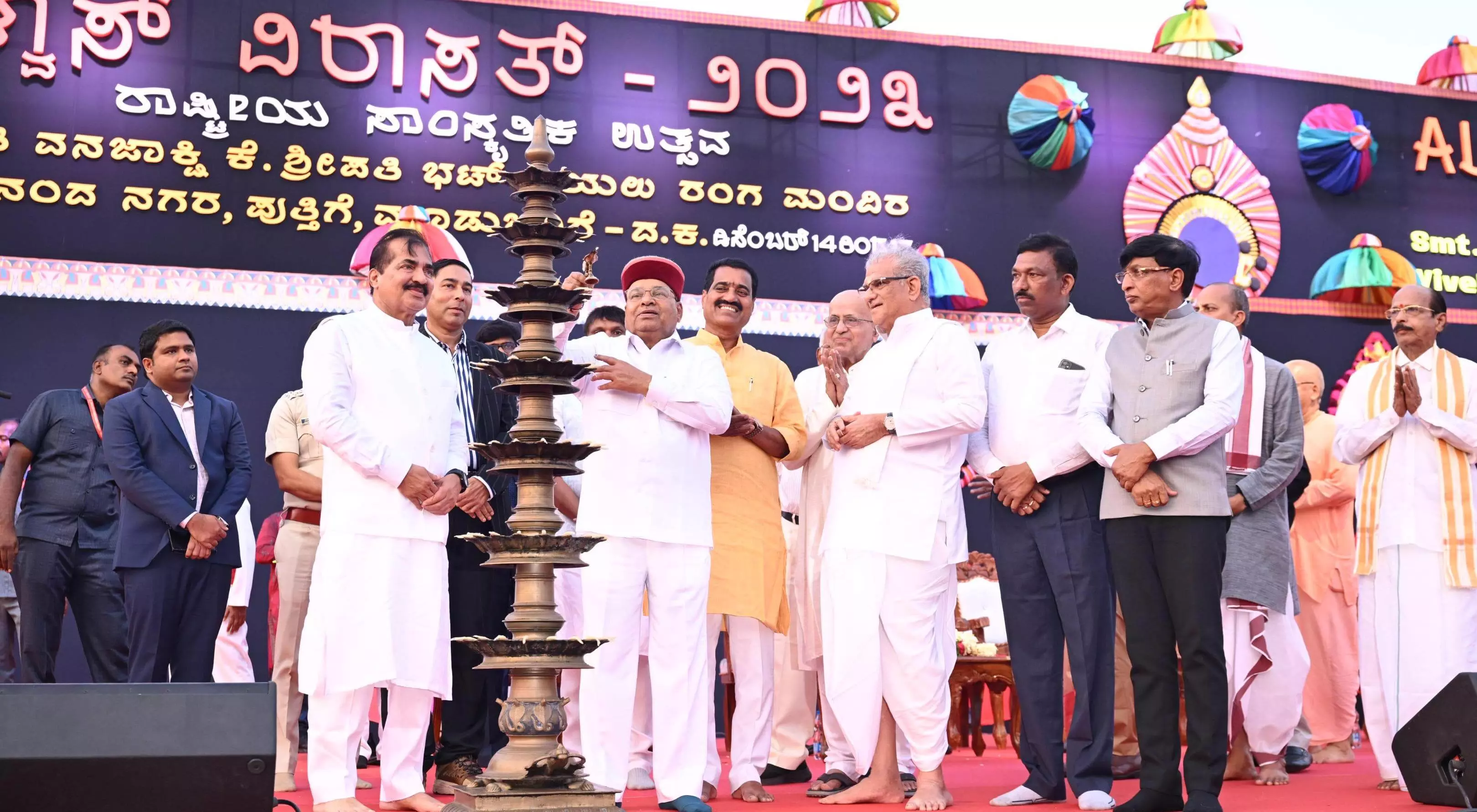 ಸಪ್ತ ಮೇಳಗಳ ಮೆರುಗಿನ ‘ಆಳ್ವಾಸ್ ವಿರಾಸತ್’ಗೆ ಚಾಲನೆ ಸಪ್ತ ಮೇಳಗಳ ಮೆರುಗಿನ ‘ಆಳ್ವಾಸ್ ವಿರಾಸತ್’ಗೆ ಚಾಲನೆ