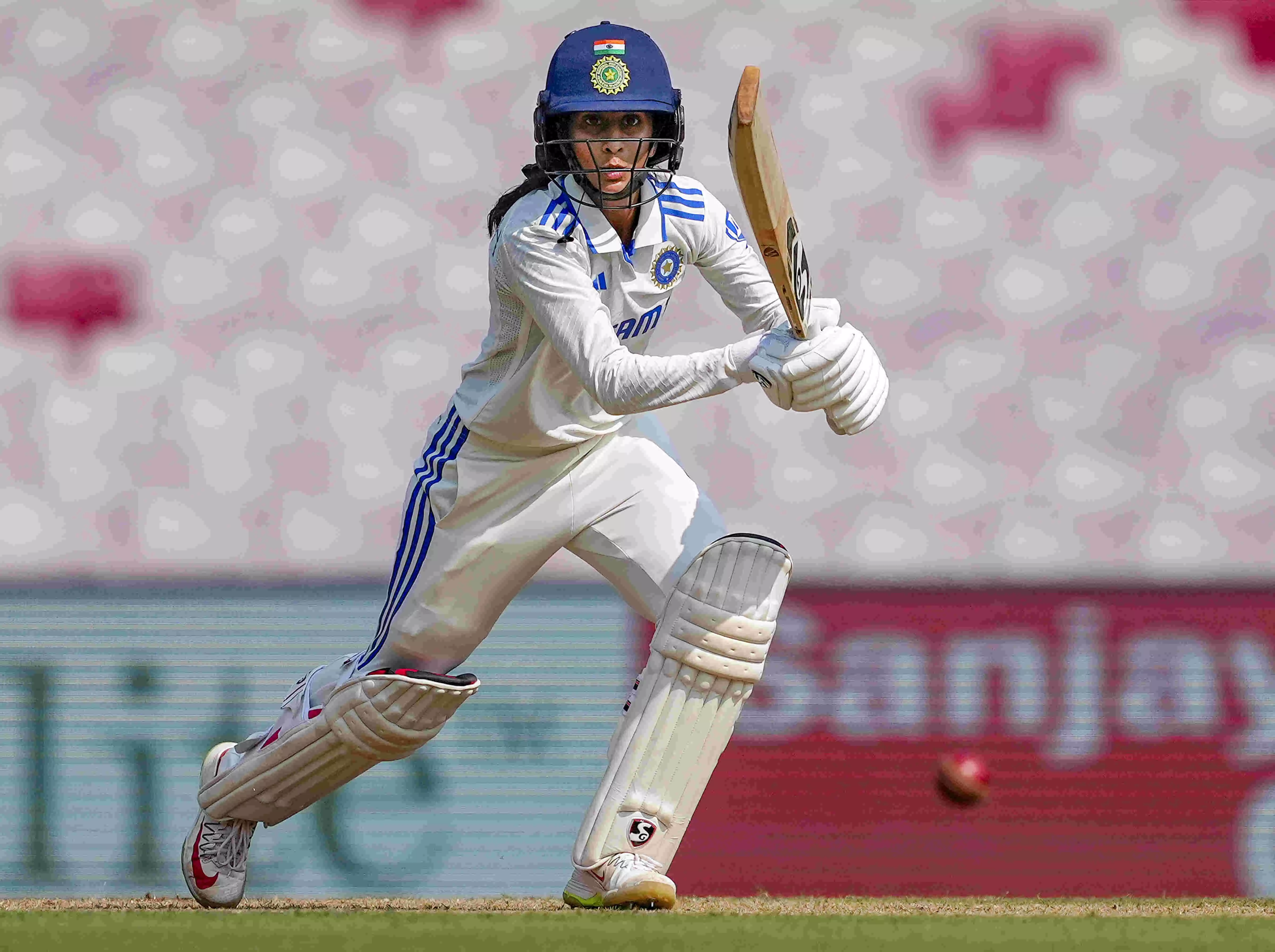 ಮಹಿಳೆಯರ ಟೆಸ್ಟ್ ಪಂದ್ಯ: ಒಂದೇ ದಿನ 400ಕ್ಕೂ ಅಧಿಕ ರನ್ ಗಳಿಸಿದ 2ನೇ ತಂಡ ಭಾರತ ಮಹಿಳೆಯರ ಟೆಸ್ಟ್ ಪಂದ್ಯ: ಒಂದೇ ದಿನ 400ಕ್ಕೂ ಅಧಿಕ ರನ್ ಗಳಿಸಿದ 2ನೇ ತಂಡ ಭಾರತ