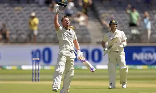 ಮೊದಲ ಟೆಸ್ಟ್: ಡೇವಿಡ್ ವಾರ್ನರ್ ಶತಕ, ಪಾಕಿಸ್ತಾನ ವಿರುದ್ಧ ಆಸ್ಟ್ರೇಲಿಯ 346/5