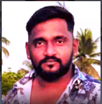 ಮಂಡ್ಯ: ಕತ್ತು ಕೊಯ್ದು ಯುವಕನ ಕೊಲೆ ಮಂಡ್ಯ: ಕತ್ತು ಕೊಯ್ದು ಯುವಕನ ಕೊಲೆ