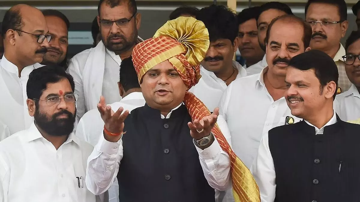 ಸುಪ್ರೀಂ ಕೋರ್ಟ್ ನಿಂದ ಗಡುವು ವಿಸ್ತರಣೆ: ಶಾಸಕರ ಅನರ್ಹತೆ ಅರ್ಜಿಗಳನ್ನು ಜ.10ರೊಳಗೆ ನಿರ್ಧರಿಸುವಂತೆ ಮಹಾರಾಷ್ಟ್ರ ಸ್ಪೀಕರ್ ಗೆ ಸೂಚನೆ ಸುಪ್ರೀಂ ಕೋರ್ಟ್ ನಿಂದ ಗಡುವು ವಿಸ್ತರಣೆ: ಶಾಸಕರ ಅನರ್ಹತೆ ಅರ್ಜಿಗಳನ್ನು ಜ.10ರೊಳಗೆ ನಿರ್ಧರಿಸುವಂತೆ ಮಹಾರಾಷ್ಟ್ರ ಸ್ಪೀಕರ್ ಗೆ ಸೂಚನೆ