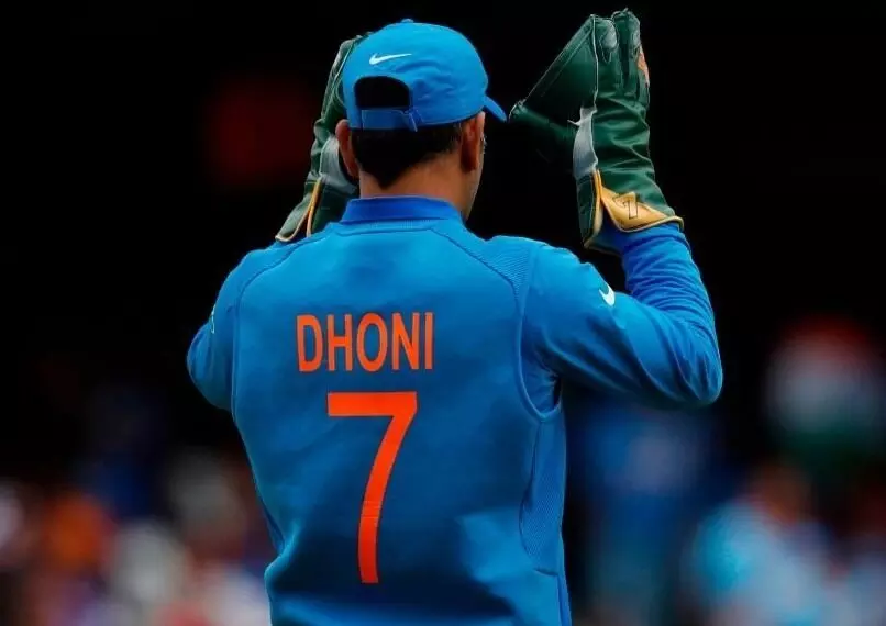 ಎಂ.ಎಸ್. ಧೋನಿಯ ನಂ.7 ಜೆರ್ಸಿ ನಿವೃತ್ತಿಗೊಳಿಸಿದ ಬಿಸಿಸಿಐ: ವರದಿ ಎಂ.ಎಸ್. ಧೋನಿಯ ನಂ.7 ಜೆರ್ಸಿ ನಿವೃತ್ತಿಗೊಳಿಸಿದ ಬಿಸಿಸಿಐ: ವರದಿ