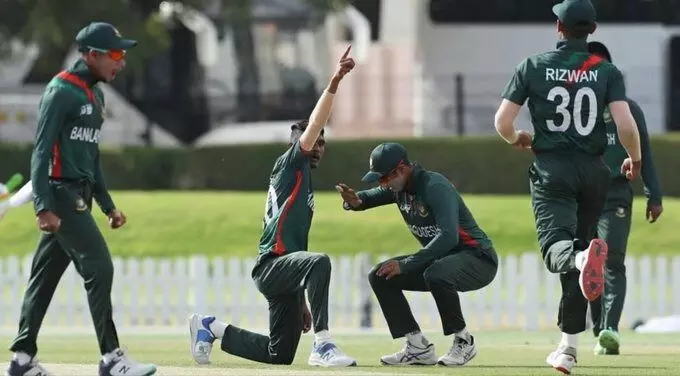 ಅಂಡರ್-19 ಏಶ್ಯಕಪ್: ಭಾರತವನ್ನು ಮಣಿಸಿ ಫೈನಲ್ ಗೆ ಲಗ್ಗೆ ಇಟ್ಟ ಬಾಂಗ್ಲಾದೇಶ ಅಂಡರ್-19 ಏಶ್ಯಕಪ್: ಭಾರತವನ್ನು ಮಣಿಸಿ ಫೈನಲ್ ಗೆ ಲಗ್ಗೆ ಇಟ್ಟ ಬಾಂಗ್ಲಾದೇಶ