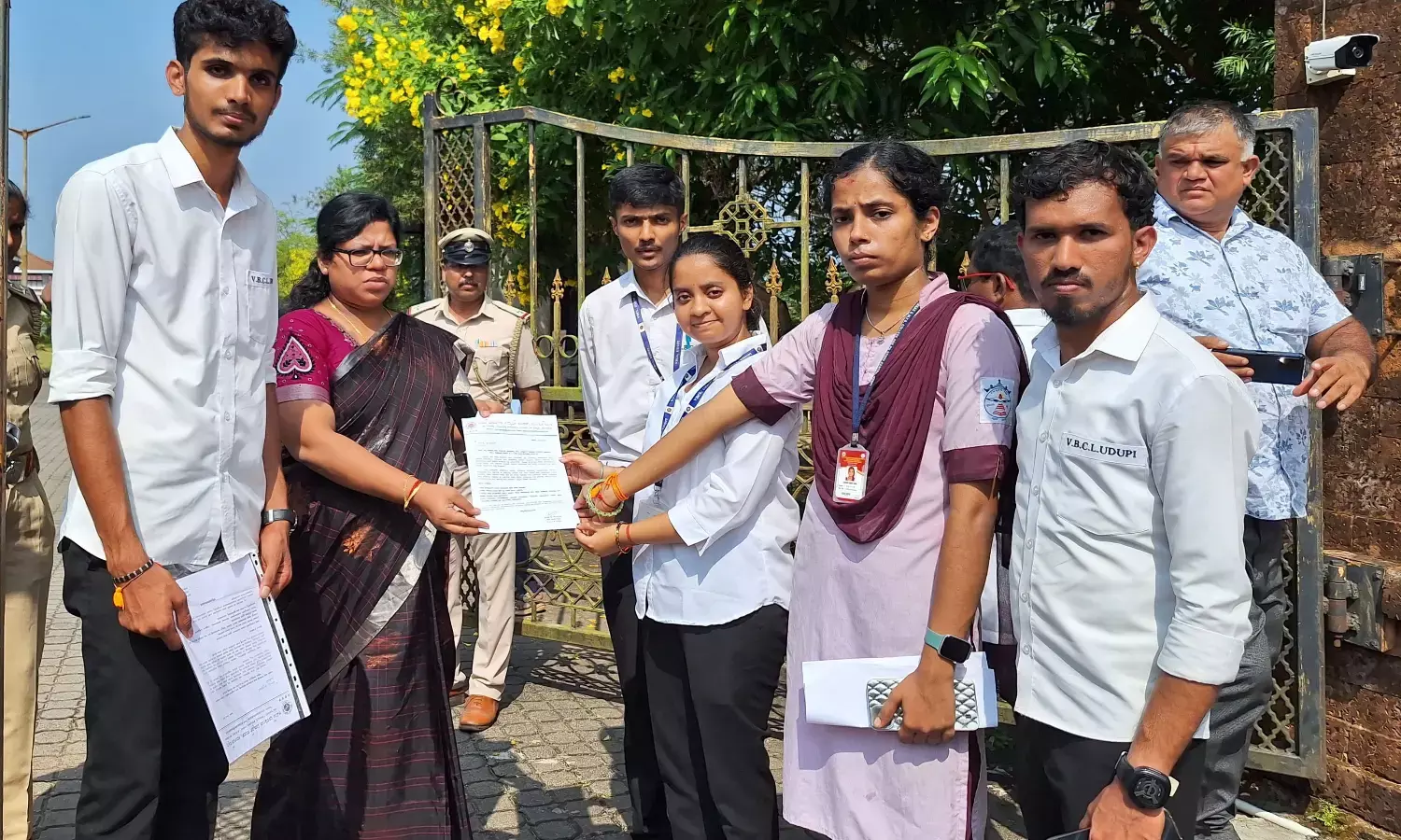 ಅತಿಥಿ ಉಪನ್ಯಾಸಕರ ಸಮಸ್ಯೆ ಪರಿಹರಿಸುವಂತೆ ಆಗ್ರಹಿಸಿ ಧರಣಿ