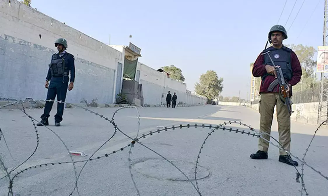 ಪಾಕಿಸ್ತಾನ: ಭಯೋತ್ಪಾದಕರ ದಾಳಿ; ಮೂರು ಪೊಲೀಸ್ ಅಧಿಕಾರಿಗಳ ಮೃತ್ಯು