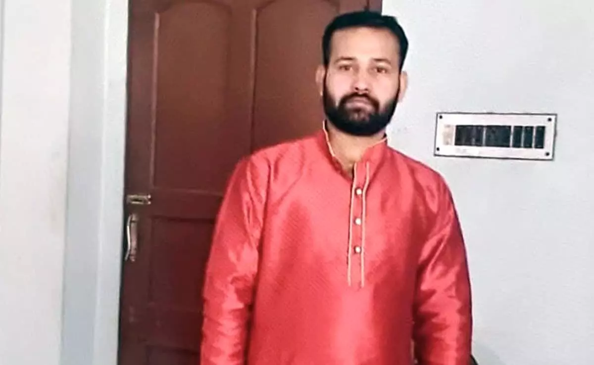 ಸಂಸತ್ ಭದ್ರತಾ ಲೋಪ ಪ್ರಕರಣ: ನಮ್ಮ ಮಗ ರಾಕ್ಷಸನಲ್ಲ, ಜನರಿಗೆ ನೆರವಾಗುವುದನ್ನು ಇಷ್ಟ ಪಡುತ್ತಾನೆ: ಪ್ರಮುಖ ಆರೋಪಿ ಲಲಿತ್ ಝಾ ಹೆತ್ತವರು ಸಂಸತ್ ಭದ್ರತಾ ಲೋಪ ಪ್ರಕರಣ: ನಮ್ಮ ಮಗ ರಾಕ್ಷಸನಲ್ಲ, ಜನರಿಗೆ ನೆರವಾಗುವುದನ್ನು ಇಷ್ಟ ಪಡುತ್ತಾನೆ: ಪ್ರಮುಖ ಆರೋಪಿ ಲಲಿತ್ ಝಾ ಹೆತ್ತವರು