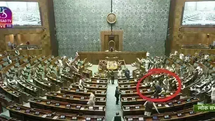 ಸಂಸತ್ ಭದ್ರತಾ ಲೋಪ ಪ್ರಕರಣ: ಆರೋಪಿಗಳು ಸ್ವಯಂ ದಹನ, ಇತರ ಆಯ್ಕೆಗಳನ್ನೂ ಪರಿಶೀಲಿಸಿದ್ದರು ; ಅಧಿಕಾರಿಗಳು ಸಂಸತ್ ಭದ್ರತಾ ಲೋಪ ಪ್ರಕರಣ: ಆರೋಪಿಗಳು ಸ್ವಯಂ ದಹನ, ಇತರ ಆಯ್ಕೆಗಳನ್ನೂ ಪರಿಶೀಲಿಸಿದ್ದರು ; ಅಧಿಕಾರಿಗಳು