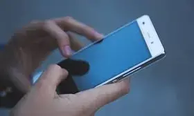 ರಸ್ತೆಯಲ್ಲಿ ಸಿಕ್ಕಿದ ಮೊಬೈಲ್ ಬಳಸಿ ಫೋನ್‌ಪೇ ಮೂಲಕ ಹಣ ವರ್ಗಾವಣೆ; ದೂರು