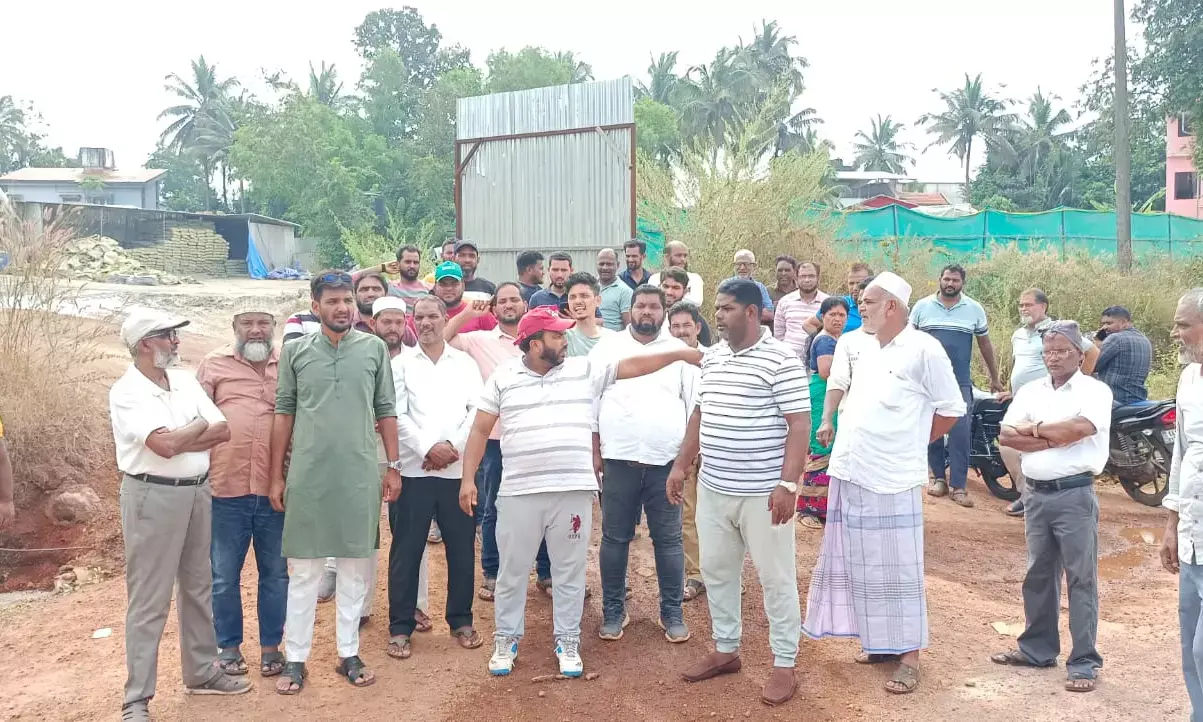 ಗುತ್ತಿಗೆದಾರನ ಭೀಮಲ್‌ ಕಾಂಕ್ರಿಟ್ ಪ್ಲಾಂಟ್ ಗೆ ಬೀಗಜಡಿದ ಬಜ್ಪೆ ನಾಗರೀಕ ಹಿತರಕ್ಷಣಾ ವೇದಿಕೆ