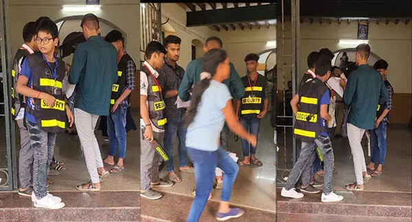 ಮಂಗಳೂರು: ಕೆ.ಪಿ.ಎಸ್.ಸಿ ಪರೀಕ್ಷಾ ಕೇಂದ್ರದಲ್ಲಿ ಅಭ್ಯರ್ಥಿಗಳ ತಪಾಸಣೆಗೆ ವಿದ್ಯಾರ್ಥಿಗಳ ಬಳಕೆ! ಮಂಗಳೂರು: ಕೆ.ಪಿ.ಎಸ್.ಸಿ ಪರೀಕ್ಷಾ ಕೇಂದ್ರದಲ್ಲಿ ಅಭ್ಯರ್ಥಿಗಳ ತಪಾಸಣೆಗೆ ವಿದ್ಯಾರ್ಥಿಗಳ ಬಳಕೆ!