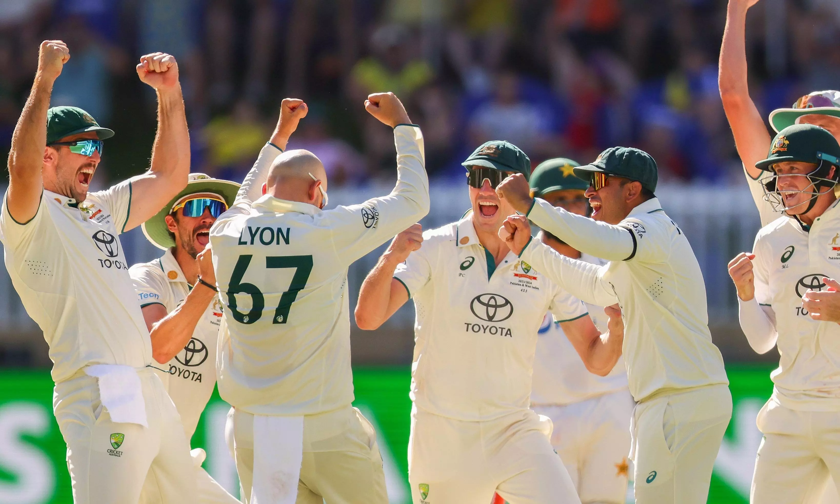 ಮೊದಲ ಟೆಸ್ಟ್: ಪಾಕಿಸ್ತಾನ ವಿರುದ್ಧ ಆಸ್ಟ್ರೇಲಿಯಕ್ಕೆ 360 ರನ್ ಜಯ ಮೊದಲ ಟೆಸ್ಟ್: ಪಾಕಿಸ್ತಾನ ವಿರುದ್ಧ ಆಸ್ಟ್ರೇಲಿಯಕ್ಕೆ 360 ರನ್ ಜಯ