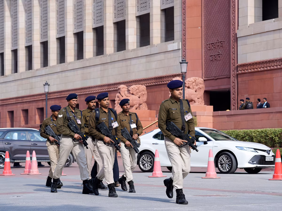ಸಂಸತ್ತಿನ ಇತಿಹಾಸದಲ್ಲೇ ಅತ್ಯಂತ ದೊಡ್ಡ ಭದ್ರತಾ ವೈಫಲ್ಯ : ಹೊಣೆ ಯಾರು ?