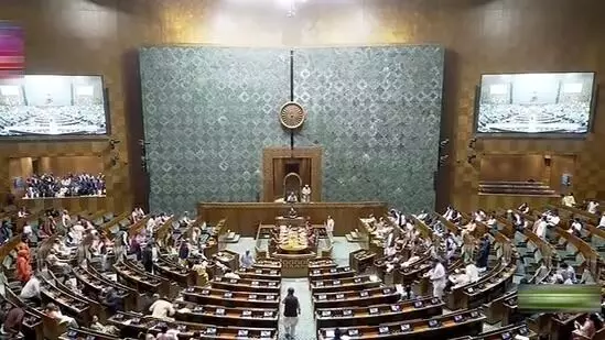 ಸಂಸತ್ ಭದ್ರತಾ ವೈಫಲ್ಯದ ಬಗ್ಗೆ ಗೃಹ ಸಚಿವರ ಹೇಳಿಕೆಗೆ ಪಟ್ಟು: ಮತ್ತೆ 31 ಸಂಸದರು ಅಮಾನತು ಸಂಸತ್ ಭದ್ರತಾ ವೈಫಲ್ಯದ ಬಗ್ಗೆ ಗೃಹ ಸಚಿವರ ಹೇಳಿಕೆಗೆ ಪಟ್ಟು: ಮತ್ತೆ 31 ಸಂಸದರು ಅಮಾನತು