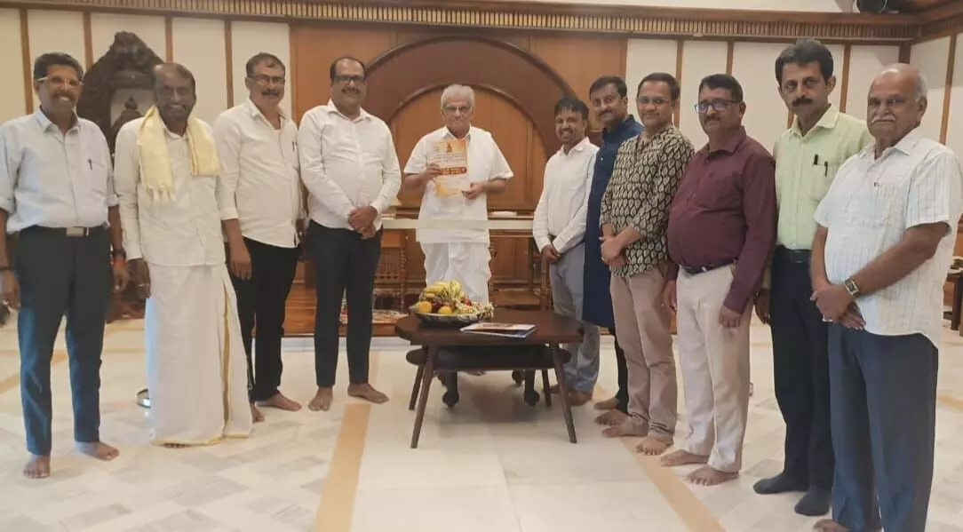 ಪತ್ರಕರ್ತರ ರಾಜ್ಯ ಮಟ್ಟದ ಕ್ರಿಕೆಟ್ ಪಂದ್ಯಾವಳಿಯ ಆಮಂತ್ರಣ ಪತ್ರಿಕೆ ಬಿಡುಗಡೆ ಪತ್ರಕರ್ತರ ರಾಜ್ಯ ಮಟ್ಟದ ಕ್ರಿಕೆಟ್ ಪಂದ್ಯಾವಳಿಯ ಆಮಂತ್ರಣ ಪತ್ರಿಕೆ ಬಿಡುಗಡೆ