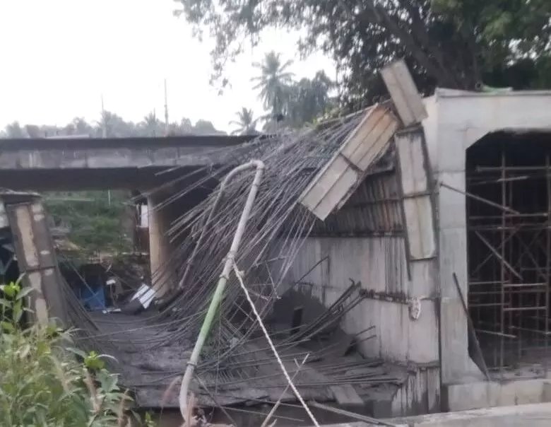 ಮಂಗಳೂರು: ಜೆಪ್ಪುವಿನಲ್ಲಿ ನಿರ್ಮಾಣದ ಹಂತದ ಸೇತುವೆ ಕುಸಿತ; ಓರ್ವನಿಗೆ ಗಾಯ ಮಂಗಳೂರು: ಜೆಪ್ಪುವಿನಲ್ಲಿ ನಿರ್ಮಾಣದ ಹಂತದ ಸೇತುವೆ ಕುಸಿತ; ಓರ್ವನಿಗೆ ಗಾಯ