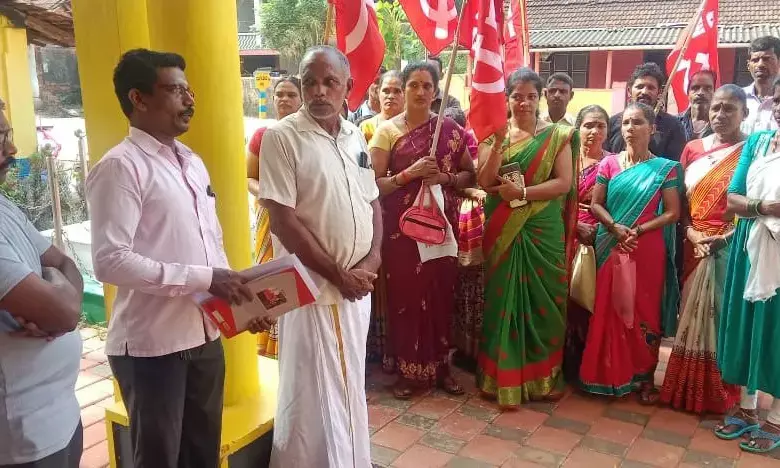 ಕಟ್ಟಡ ಕಾರ್ಮಿಕರ ವೈದ್ಯಕೀಯ ವೆಚ್ಚ ಹೆಚ್ಚಿಸುವಂತೆ ಆಗ್ರಹಿಸಿ ಧರಣಿ