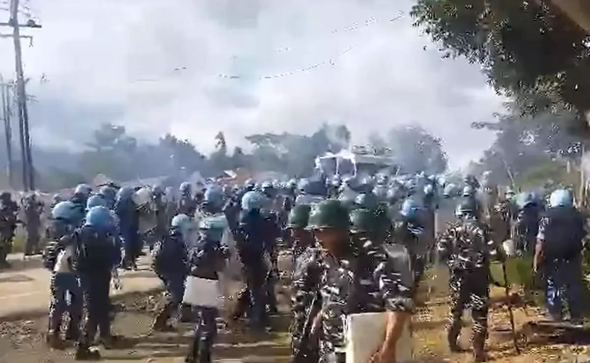 ಮಣಿಪುರದಲ್ಲಿ ಮತ್ತೆ ಘರ್ಷಣೆ: ಕರ್ಫ್ಯೂ ಜಾರಿ ಮಣಿಪುರದಲ್ಲಿ ಮತ್ತೆ ಘರ್ಷಣೆ: ಕರ್ಫ್ಯೂ ಜಾರಿ