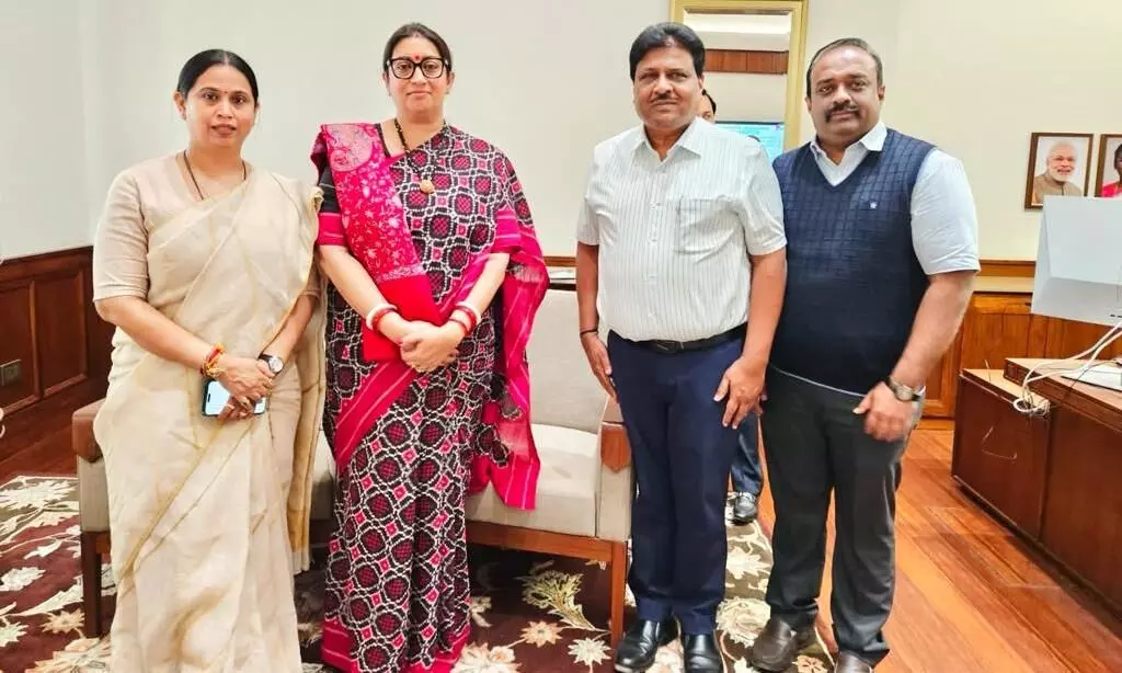 ಕೇಂದ್ರ ಪುರಸ್ಕೃತ ಯೋಜನೆಗಳ ಅನುದಾನ ಬಿಡುಗಡೆಗೆ ಲಕ್ಷ್ಮಿ ಹೆಬ್ಬಾಳ್ಕರ್ ಮನವಿ ಕೇಂದ್ರ ಪುರಸ್ಕೃತ ಯೋಜನೆಗಳ ಅನುದಾನ ಬಿಡುಗಡೆಗೆ ಲಕ್ಷ್ಮಿ ಹೆಬ್ಬಾಳ್ಕರ್ ಮನವಿ