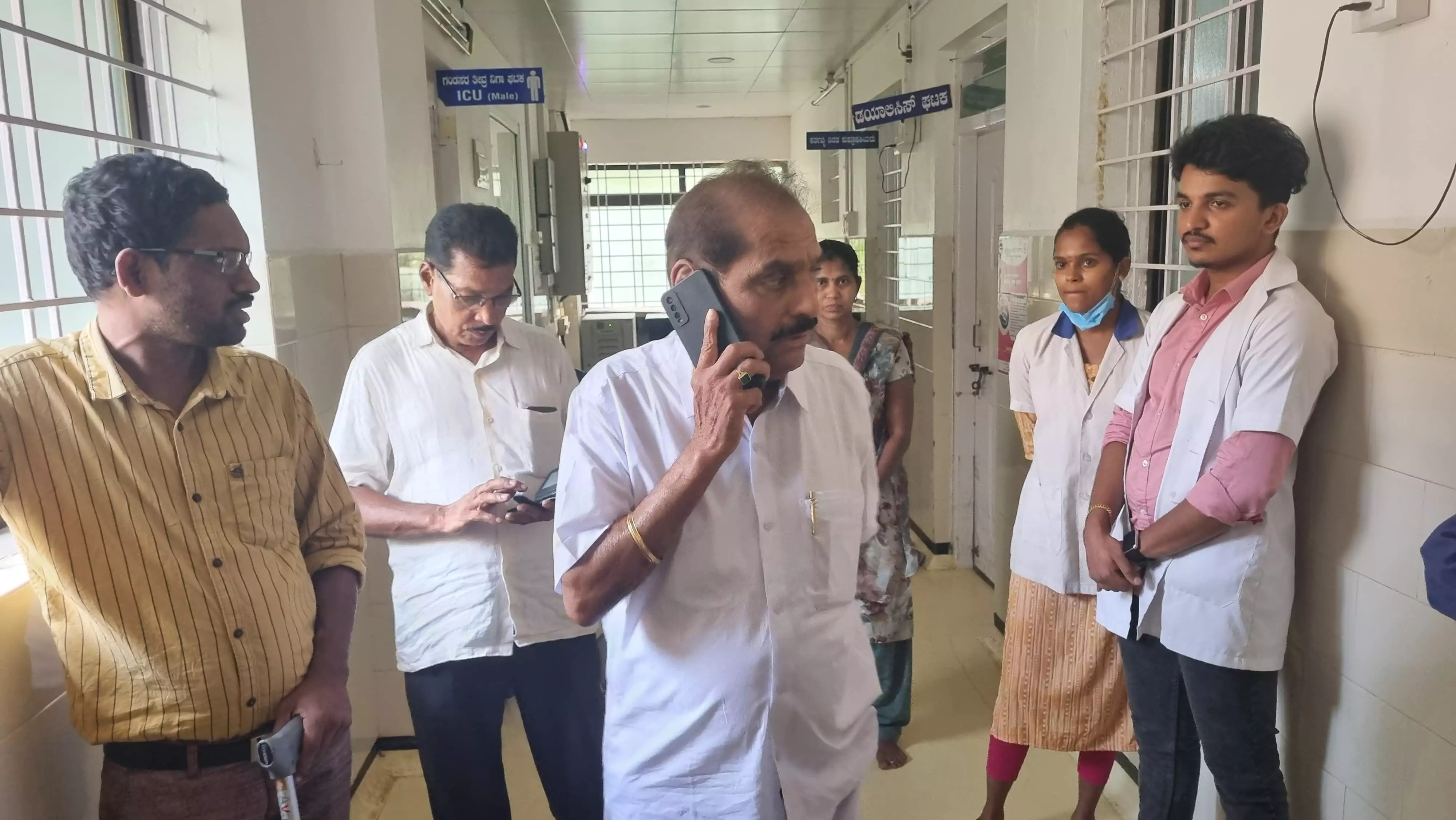 ಬೆಳ್ತಂಗಡಿ ತಾಲೂಕು ಆಸ್ಪತ್ರೆಗೆ ಮಾಜಿ ಶಾಸಕ ವಸಂತ ಬಂಗೇರ ಭೇಟಿ, ಡಿ.ಎಚ್.ಒ ವಿರುದ್ಧ ಆಕ್ರೋಶ ಬೆಳ್ತಂಗಡಿ ತಾಲೂಕು ಆಸ್ಪತ್ರೆಗೆ ಮಾಜಿ ಶಾಸಕ ವಸಂತ ಬಂಗೇರ ಭೇಟಿ, ಡಿ.ಎಚ್.ಒ ವಿರುದ್ಧ ಆಕ್ರೋಶ