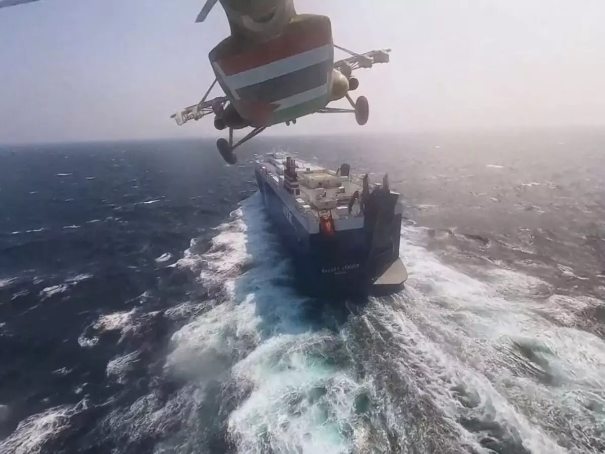 ಕೆಂಪು ಸಮುದ್ರದಲ್ಲಿ ಹೌದಿ ದಾಳಿ ಹತ್ತಿಕ್ಕಲು 10 ರಾಷ್ಟ್ರಗಳ ಒಕ್ಕೂಟ ಸ್ಥಾಪಿಸಿದ ಅಮೆರಿಕ ಕೆಂಪು ಸಮುದ್ರದಲ್ಲಿ ಹೌದಿ ದಾಳಿ ಹತ್ತಿಕ್ಕಲು 10 ರಾಷ್ಟ್ರಗಳ ಒಕ್ಕೂಟ ಸ್ಥಾಪಿಸಿದ ಅಮೆರಿಕ