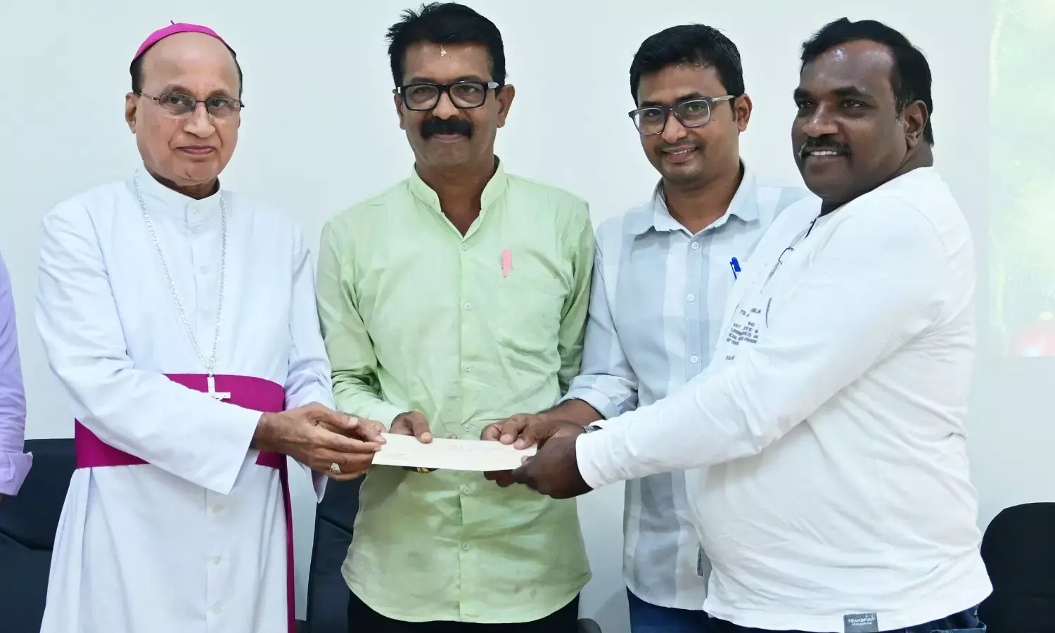 ಉಡುಪಿ ಧರ್ಮಪ್ರಾಂತ್ಯದಿಂದ ಪತ್ರಕರ್ತರ ಕ್ಷೇಮಾಭಿವೃದ್ಧಿ ನಿಧಿಗೆ ದೇಣಿಗೆ