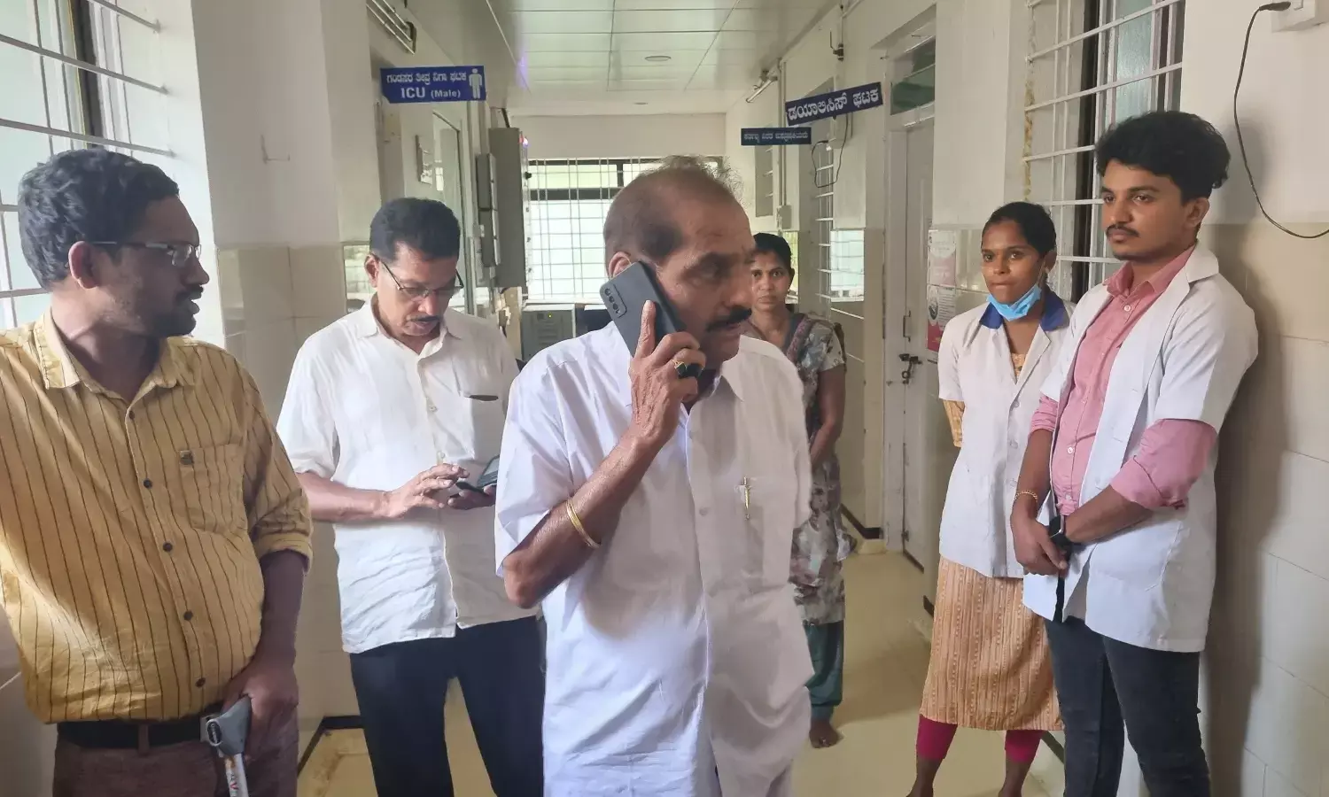 ಬೆಳ್ತಂಗಡಿ ತಾಲೂಕು ಆಸ್ಪತ್ರೆಗೆ ಮಾಜಿ ಶಾಸಕ ವಸಂತ ಬಂಗೇರ ಭೇಟಿ, ಡಿ.ಎಚ್.ಒ ವಿರುದ್ಧ ಆಕ್ರೋಶ