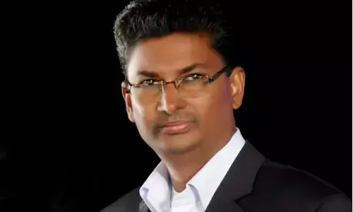 ಬೆಳಗಾವಿ ವಿವಸ್ತ್ರಗೊಳಿಸಿದ ಪ್ರಕರಣ: ಸಂತ್ರಸ್ತೆ ಕುಟುಂಬಕ್ಕೆ 5 ಲಕ್ಷ ರೂ.ಪರಿಹಾರದ ಚೆಕ್ ವಿತರಣೆ