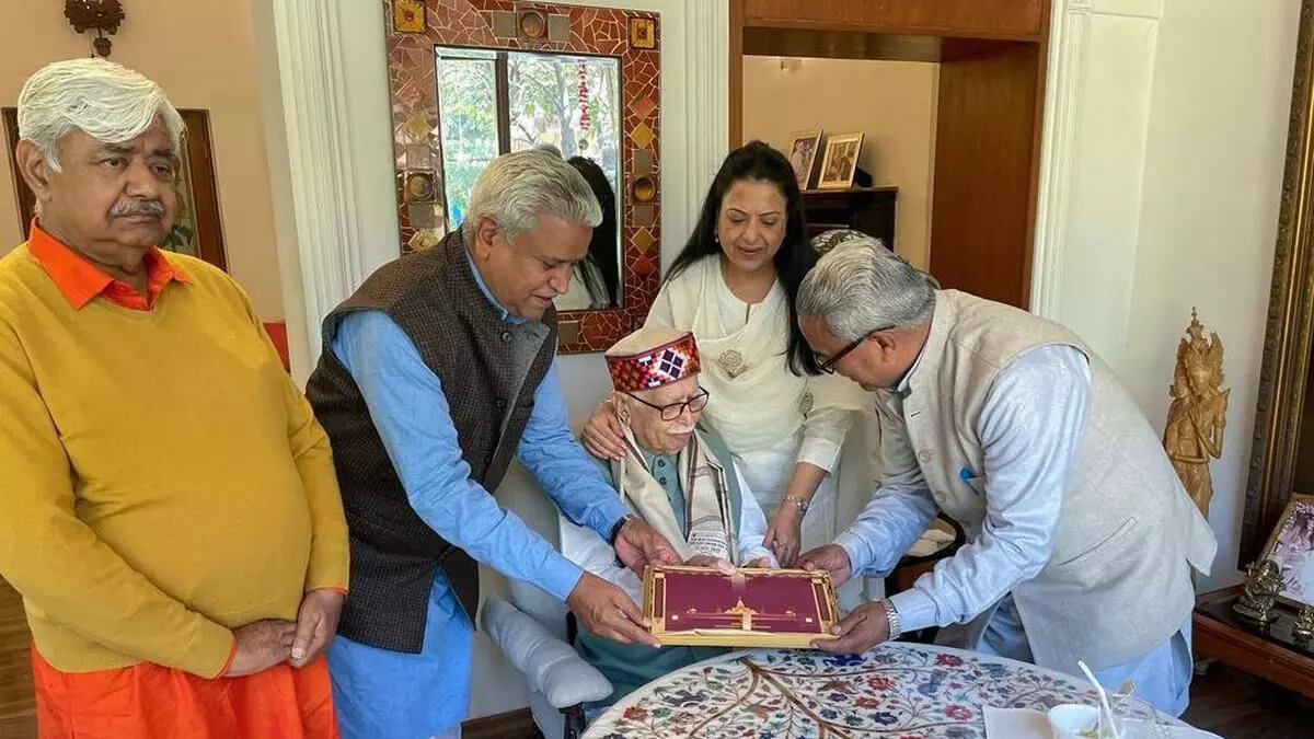 ರಾಮ ಮಂದಿರ ಸಮಾರಂಭದಲ್ಲಿ ಭಾಗವಹಿಸದಂತೆ ಅಡ್ವಾಣಿ, ಜೋಶಿಗೆ ಮಂದಿರ ಟ್ರಸ್ಟ್ ಮನವಿ ಬೆನ್ನಲ್ಲೇ ಸಮಾರಂಭಕ್ಕೆ ಆಹ್ವಾನಿಸಿದ ವಿಹಿಂಪ, ಆರೆಸ್ಸೆಸ್