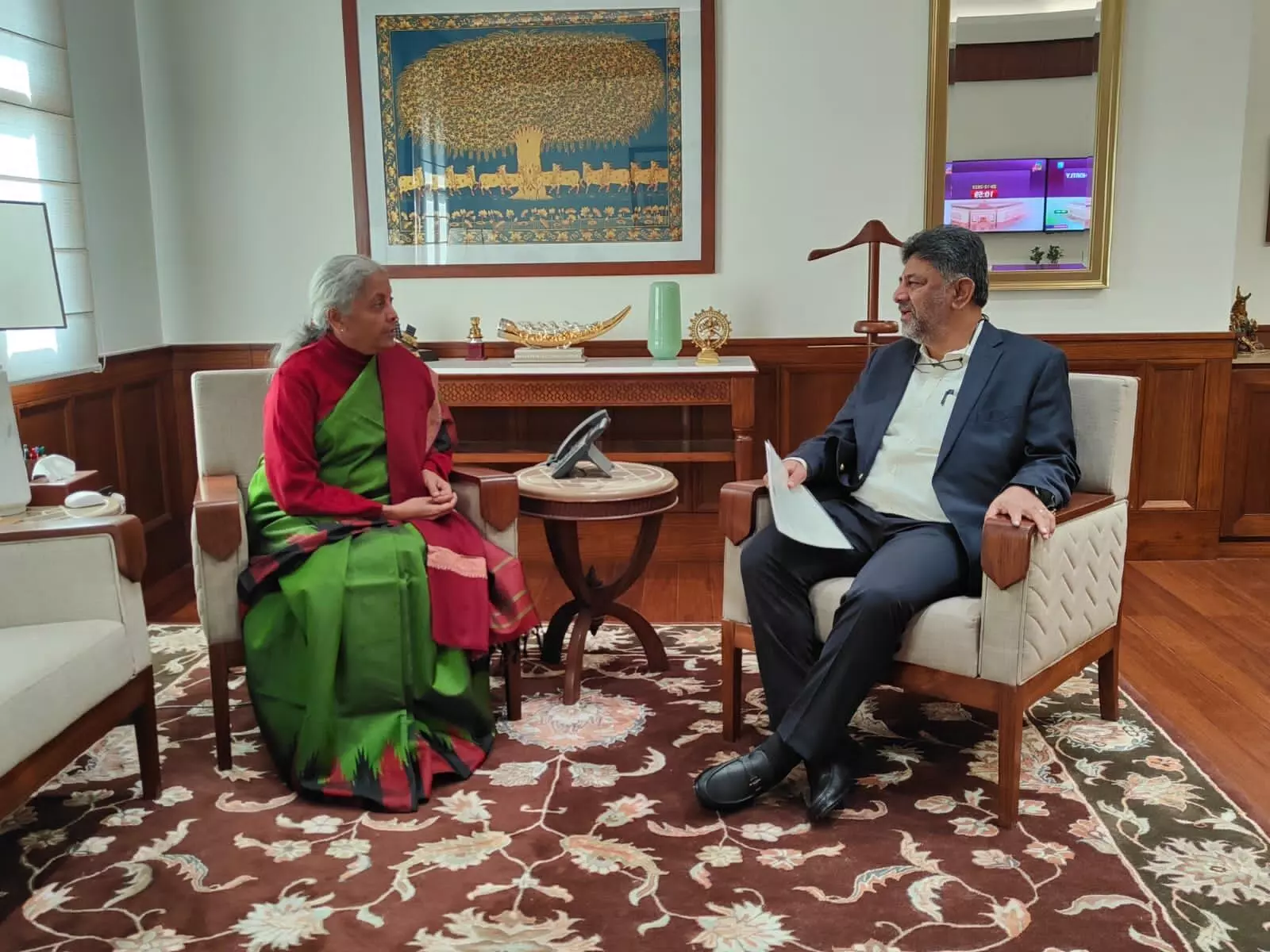 ಕೇಂದ್ರ ವಿತ್ತ ಸಚಿವೆ ನಿರ್ಮಲಾ ಸೀತಾರಾಮನ್ ಭೇಟಿಯಾದ ಡಿಸಿಎಂ ಡಿ.ಕೆ ಶಿವಕುಮಾರ್