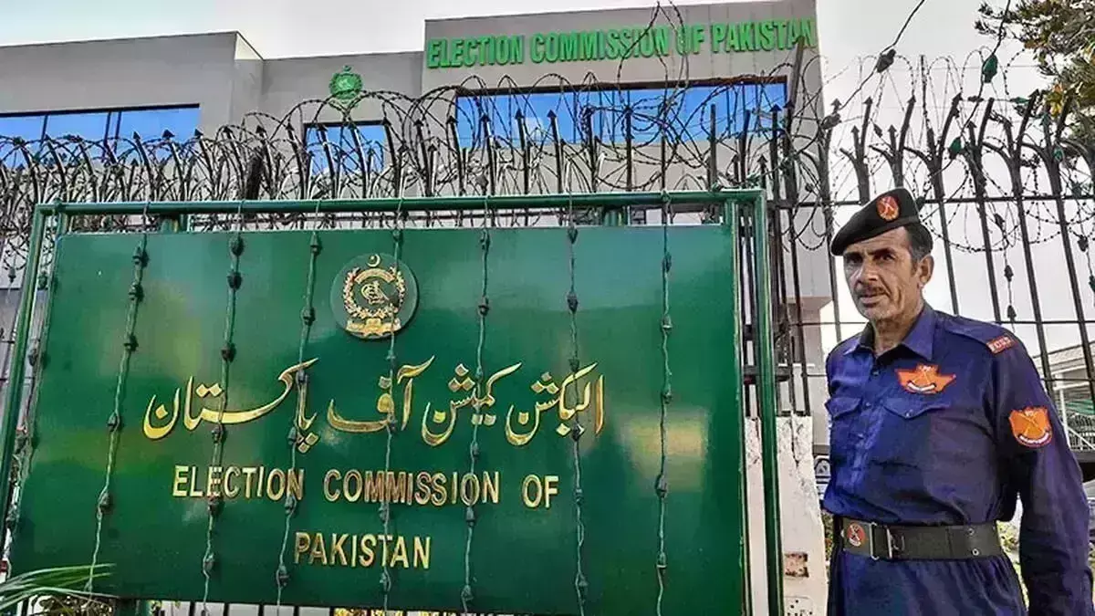 ಪ್ರಧಾನಿಯ ಸಲಹೆಗಾರನ ವಜಾಕ್ಕೆ ಪಾಕ್ ಚುನಾವಣಾ ಆಯೋಗ ಸೂಚನೆ