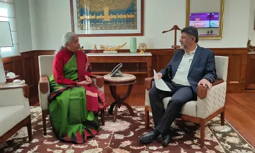 ಕೇಂದ್ರ ವಿತ್ತ ಸಚಿವೆ ನಿರ್ಮಲಾ ಸೀತಾರಾಮನ್ ಭೇಟಿಯಾದ ಡಿಸಿಎಂ ಡಿ.ಕೆ ಶಿವಕುಮಾರ್